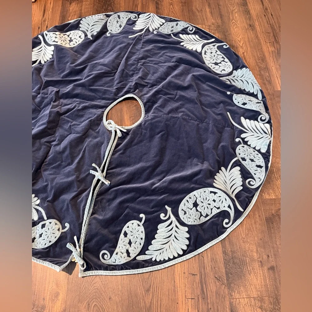 Pottery Barn Vintage Velvet Tree Skirt Blue Paisley Embroidered Tree Skirt Large